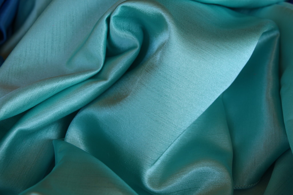 Majestic Reversible Table Linen - Dupioni Silk side
