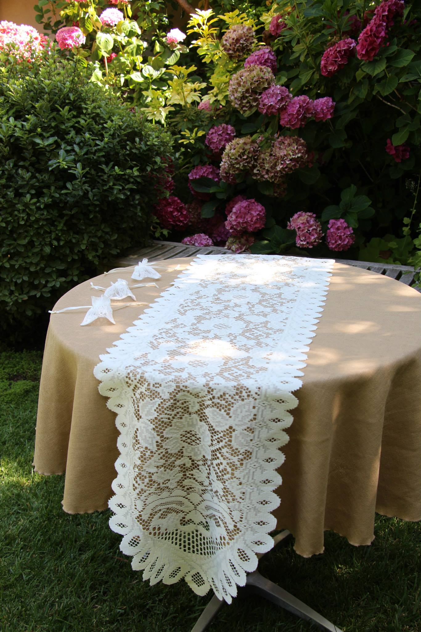 Doily 15" Vintage Romance Sweetheart  Lace Table Topper Round Ivory 